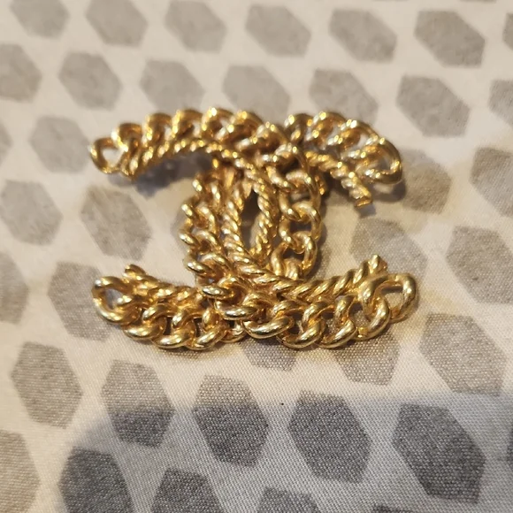 Vintage CHANEL Twisted Gold Chain Emblem (Need Fixing)